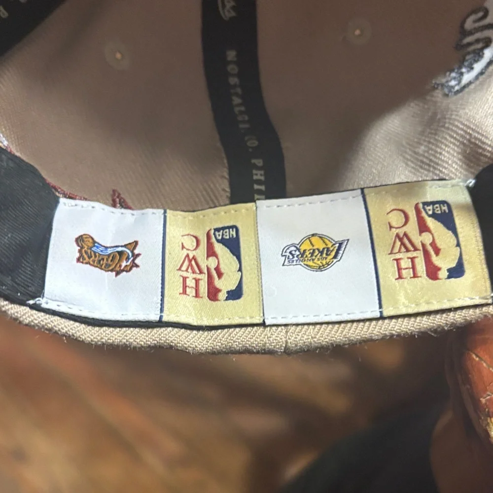 Mitchell & Ness NBA Finals 2001 Tan Hat lakers vs 76ers
